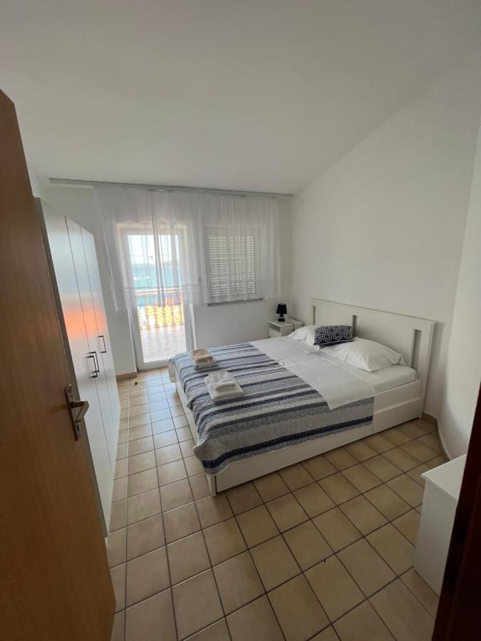 Apartments Kulic Tisno Esterno foto