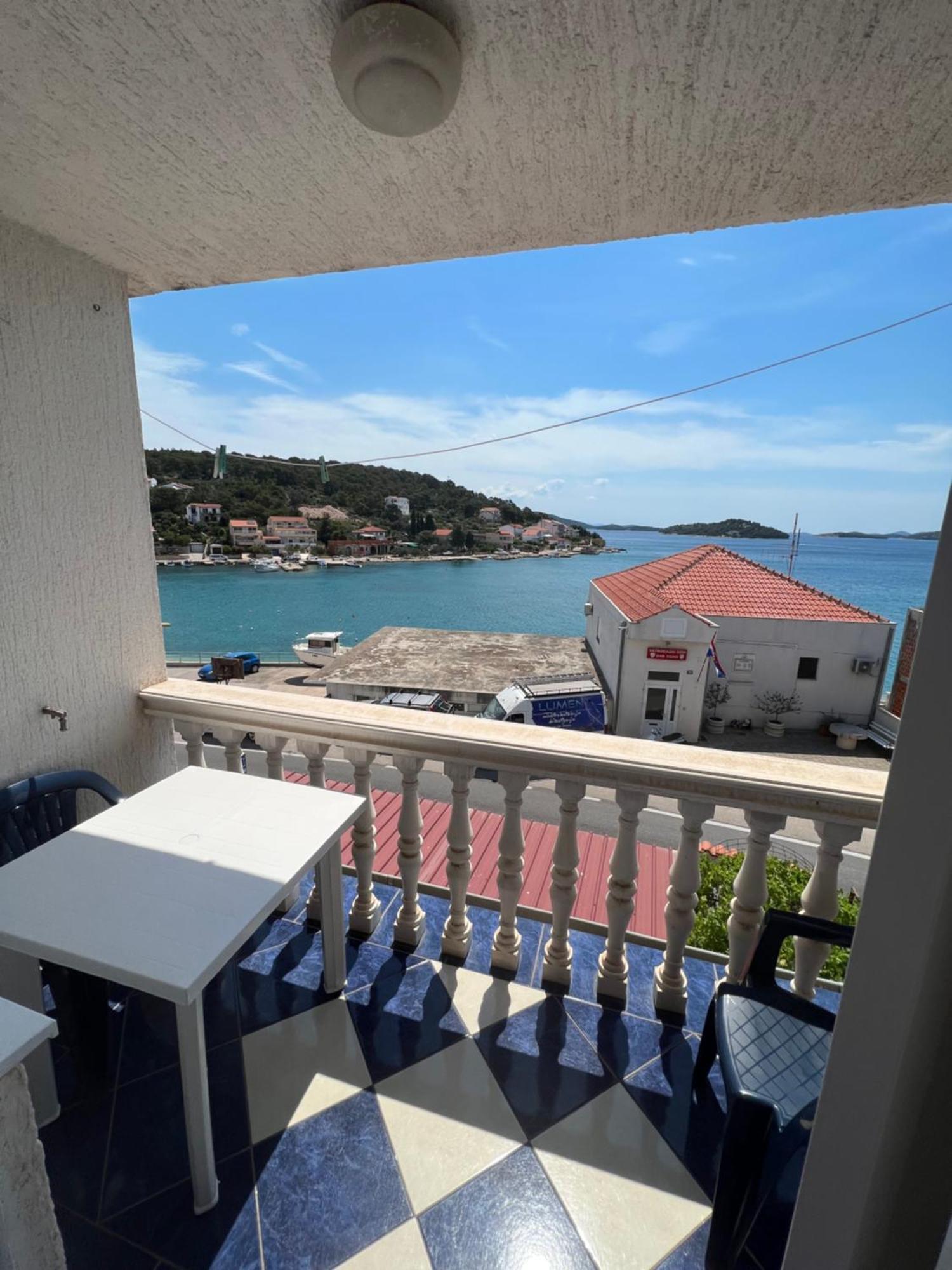 Apartments Kulic Tisno Esterno foto