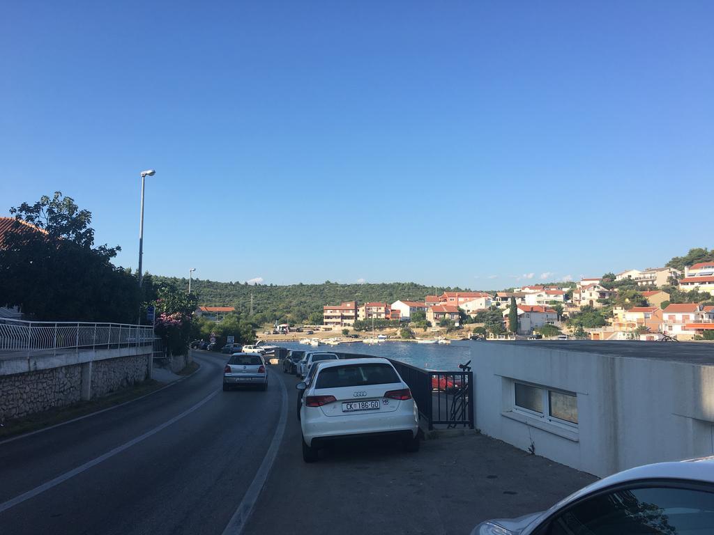 Apartments Kulic Tisno Esterno foto