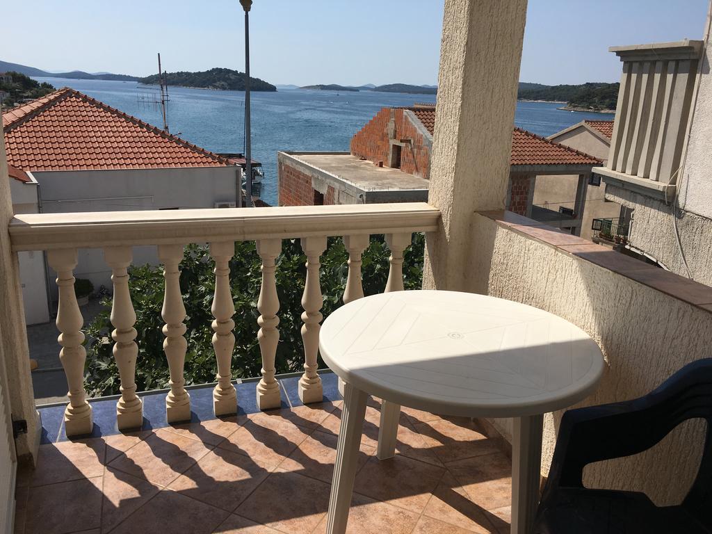 Apartments Kulic Tisno Esterno foto